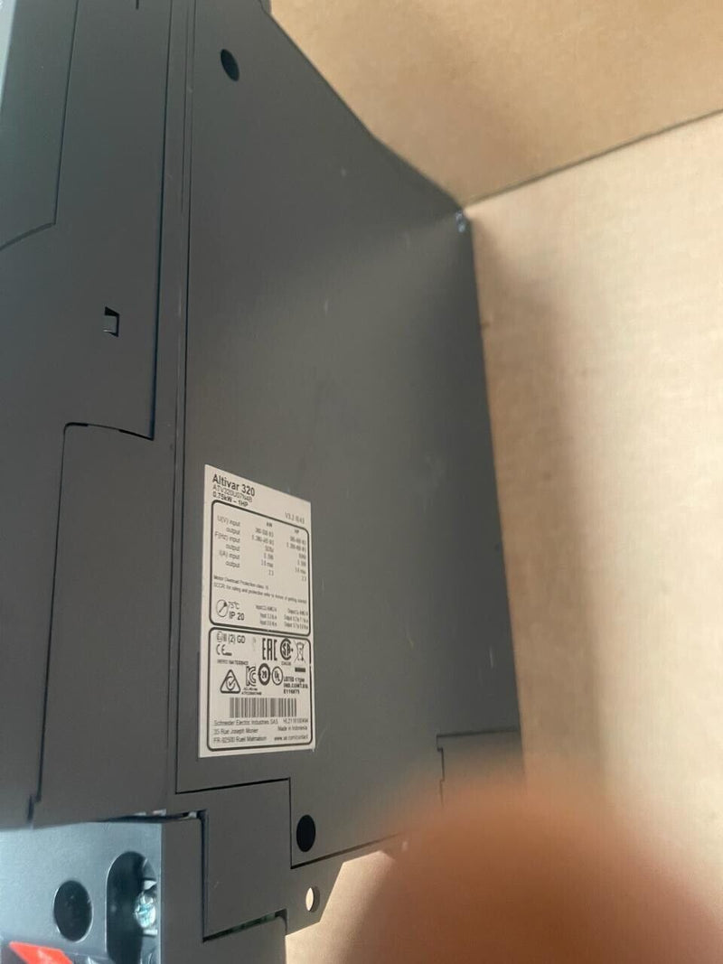 Schneider Ekectric Altivar 320 - ATV320U07N4B - 0.75kW/1HP AC Speed Drive