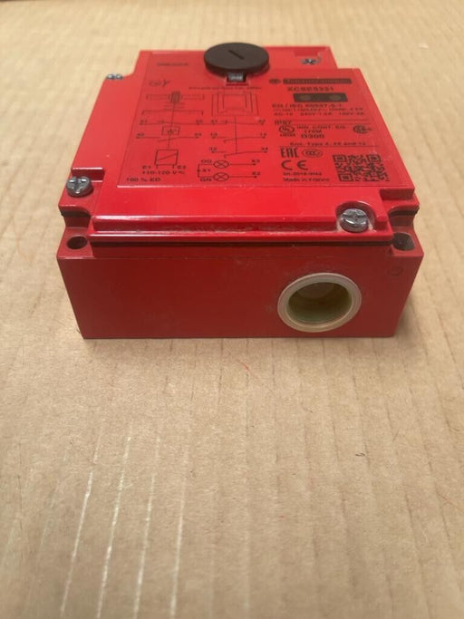 Telemecanique, XCSE5331, Safety switch XCS, metal XCSE, 1NC+2 NO 110/120 V