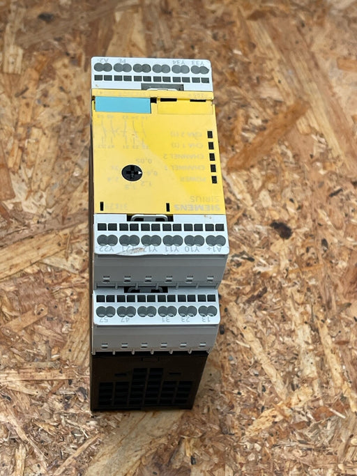 Siemens – 3TK2828-2BB41 – SIRIUS Safety Relay with Enabling Circuits (24 V DC)