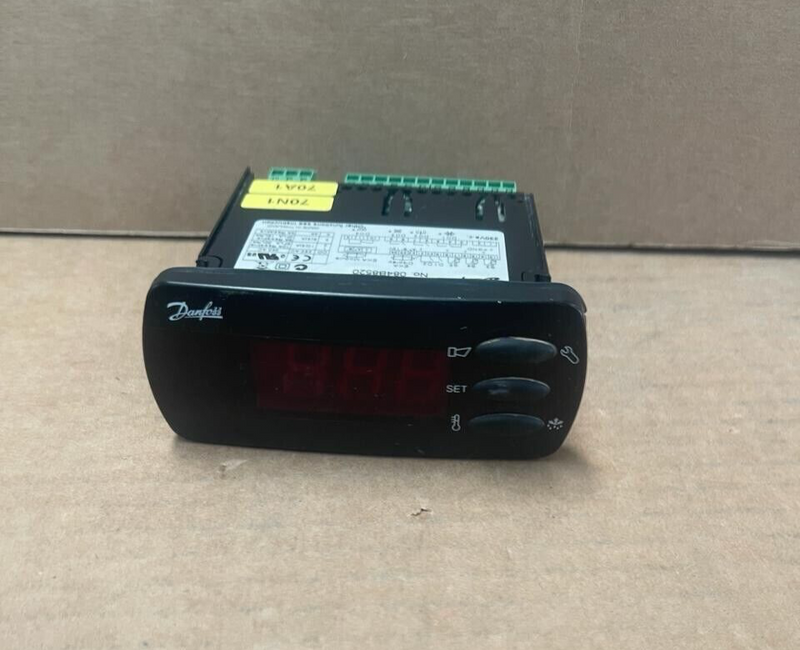 Danfoss - AK-CC 210 - 084B8520 - Controller