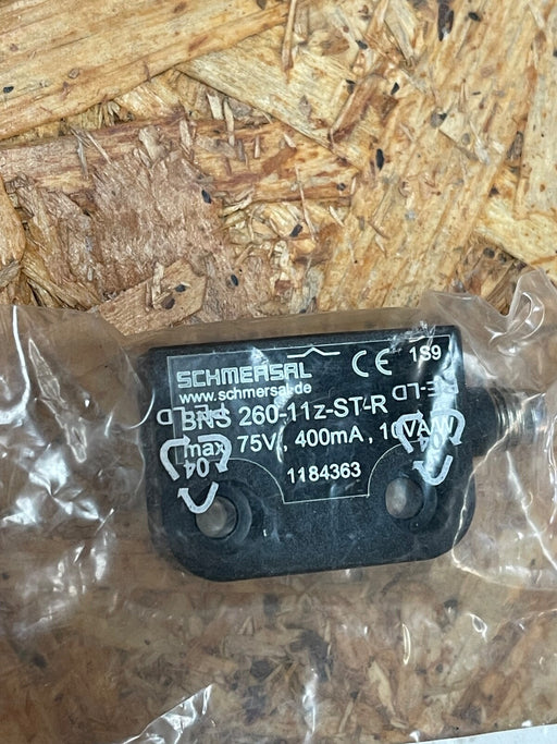 Schmersal - BNS 260-11Z-ST-R - Magnetic Safety Sensor, 1 NO/1 NC, M8 Connector