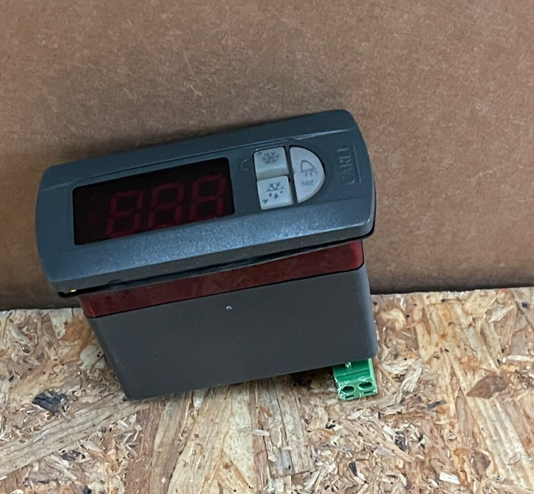 Carel - PJ32S00000 - Digital ON/OFF Temperature Controller, 230 V AC, 1 Relay