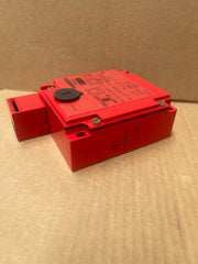Telemecanique - XCS-E7512 - Safety Interlock Switch, 24V AC/DC, Metal Housing