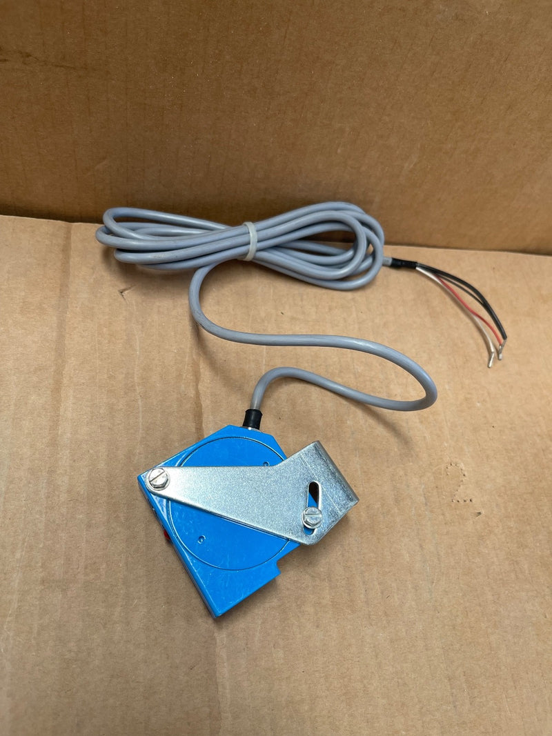 SICK – WL10‑1132 – Photoelectric Retro‑Reflective Sensor 1002664