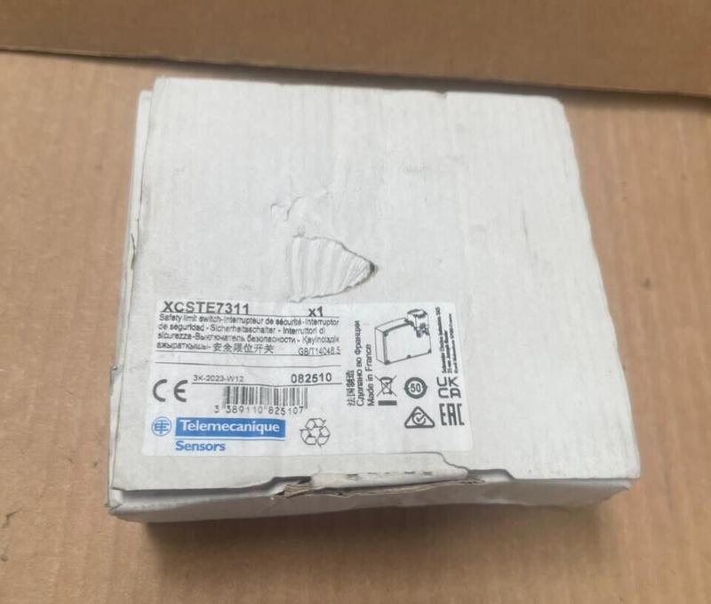 Telemecanique - XCSTE7311 - Plastic Safety Interlock Switch with Solenoid,