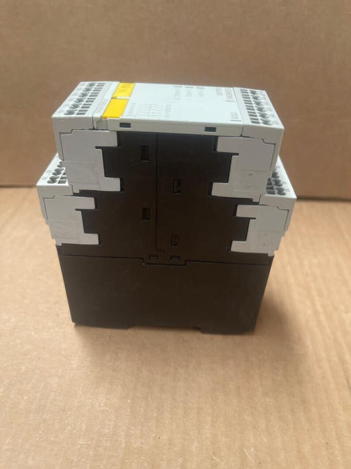 SIEMENS SIGUARD - 3ТК2825-2BB40 - Safety Relay