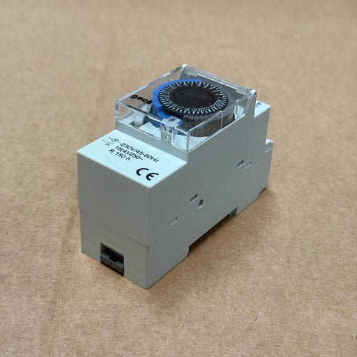 GECA – Logic 162 (31620958) – 2‑Module DIN‑Rail Mechanical Time Switch 230 VAC