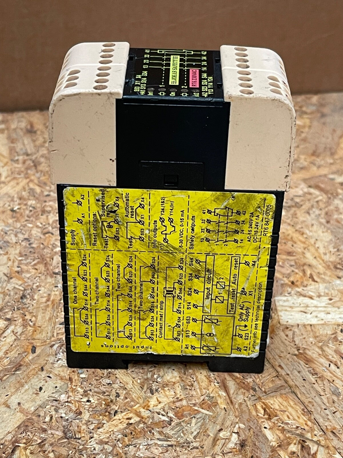 Jokab Safety - 2TLA010026R0500 - RT6 230V AC Safety Relay, 3NO/1NC, 45 ...