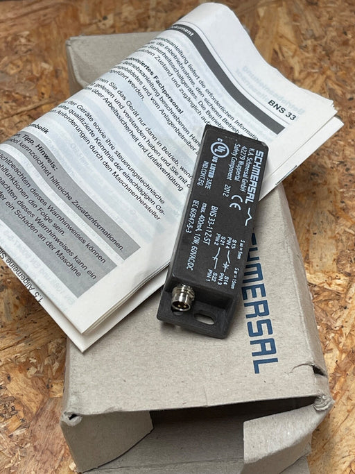 Schmersal - BNS 33-11Z-ST - Magnetic Safety Sensor, 1 NO/1 NC - 101140997