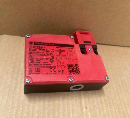 Telemecanique Sensors - XCSTE7312 - Safety Interlock Switch