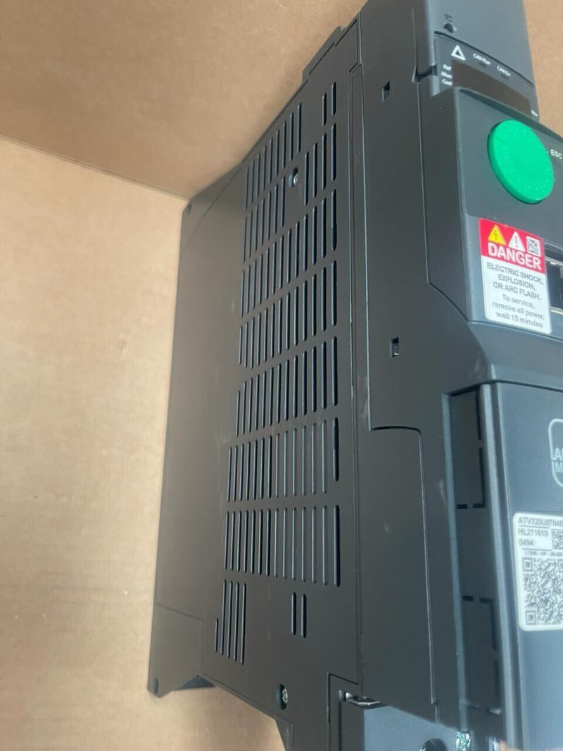 Schneider Ekectric Altivar 320 - ATV320U07N4B - 0.75kW/1HP AC Speed Drive