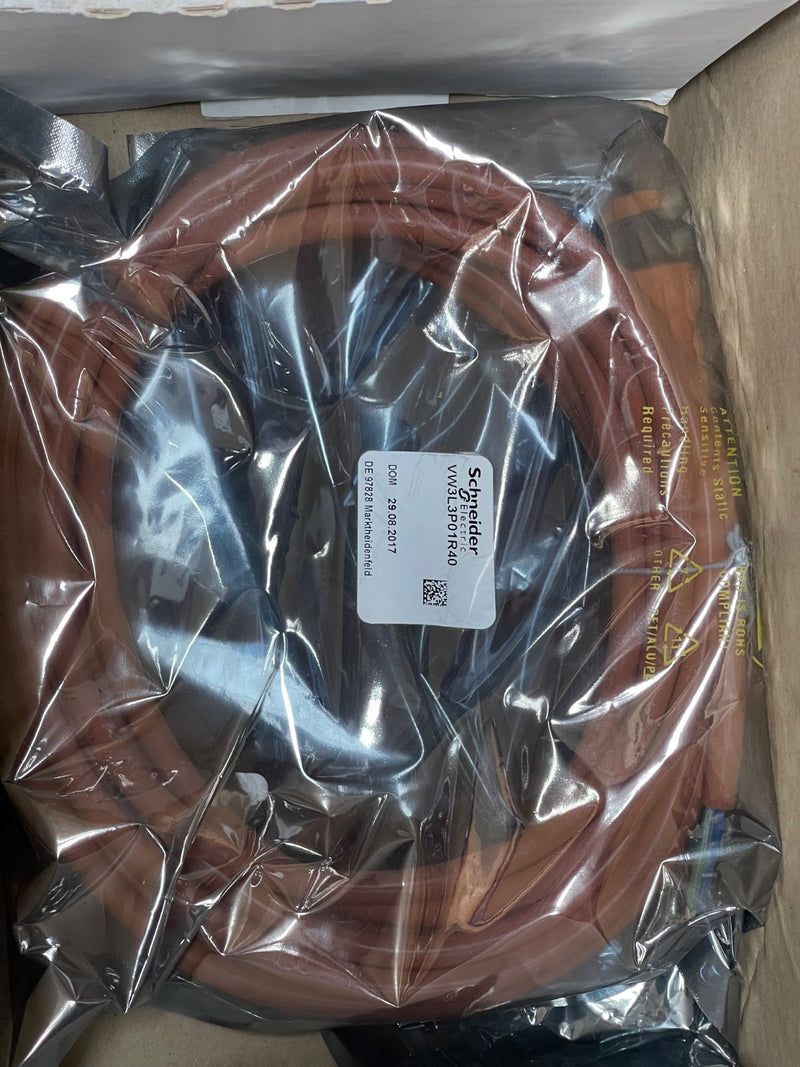 Schneider Electric – VW3L3P01R40 – Pre‑wired Power/Accessory Cable 4 m