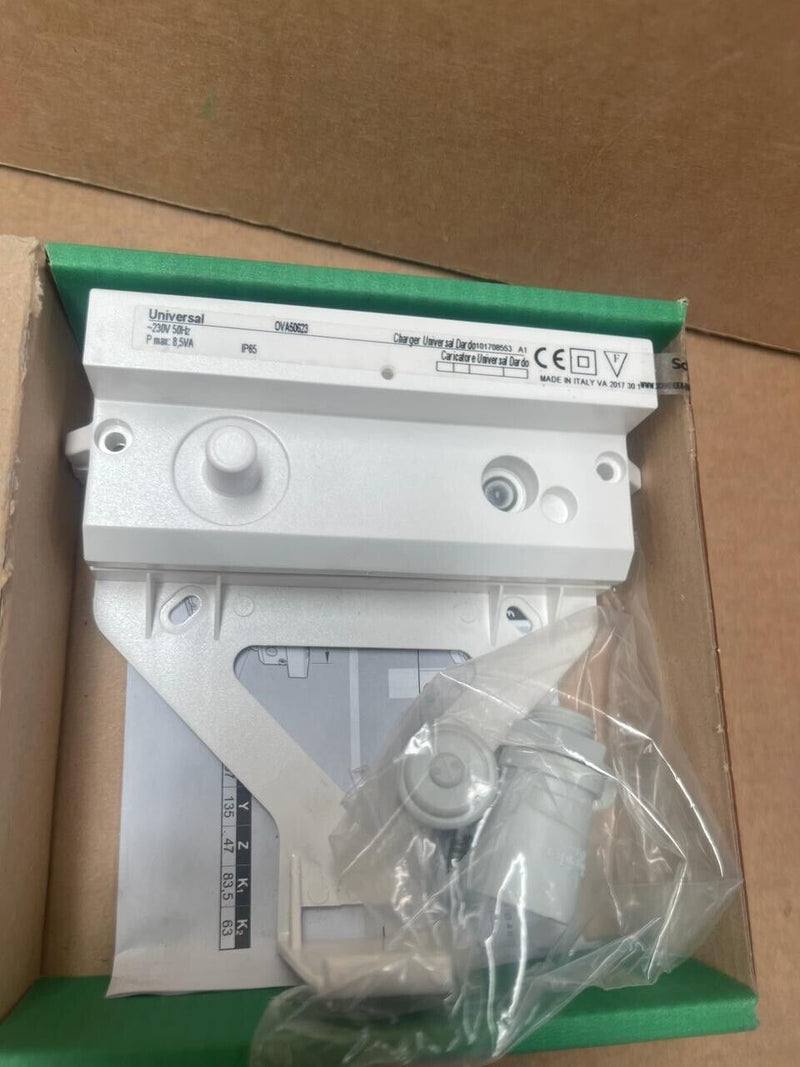 Schneider Ekectric Universal - OVA50623 - Charger Universal