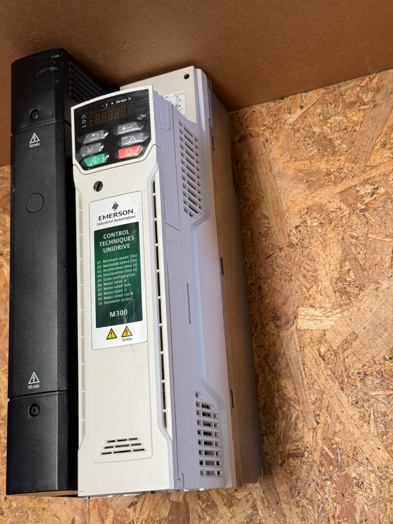 Emerson – M300‑054 00270 A – Unidrive M300 15 kW VFD, 3× 400 V AC, SIL3 STO