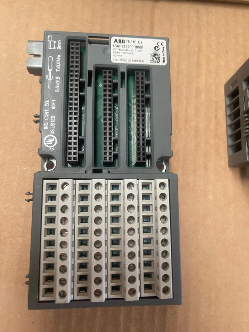 ABB - 1SAP250200R0001 with 1SAP212200R0001 - AO523 Analog Output Module