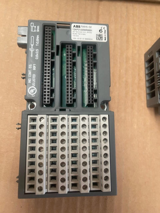 ABB - 1SAP250200R0001 with 1SAP212200R0001 - AO523 Analog Output Module