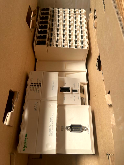 Schneider Electric Modicon TM258LF42DRS0 M258 CTRL Eth/CAN/SL/2PCI/42DIO Relay/S