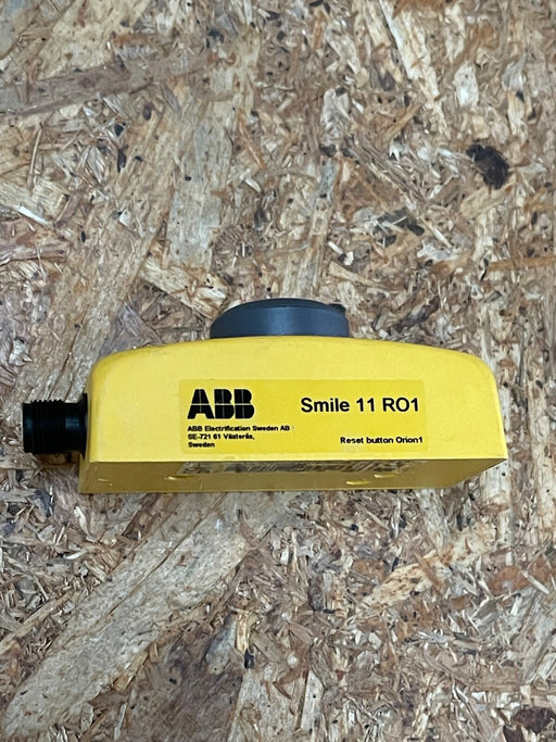 ABB – 2TLA022316R3000 (Smile 11RO1) – Illuminated Reset Button in Smile Housing