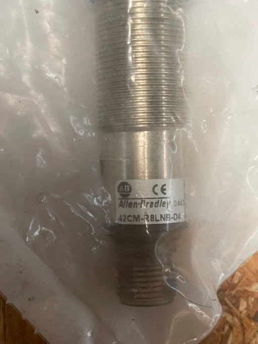 Allen‑Bradley – 42CM‑R8MPB‑D4 – 18 mm Metal Laser Transmitted‑Beam Receiver, PNP