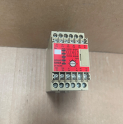 Omron – G9SA-321-T075 – Safety Relay, 3PST-NO + OFF-Delay, 24 V AC/DC, DIN Rail