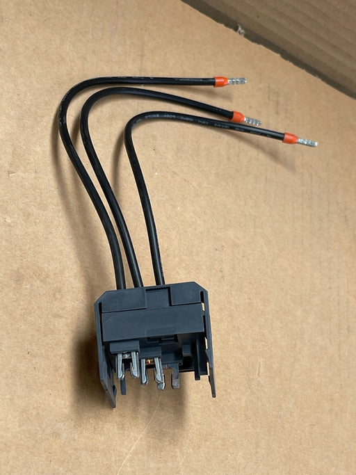 4PCs Schneider Electric AK5PC33 32 A 3‑Phase Plug‑Out Connection Kit