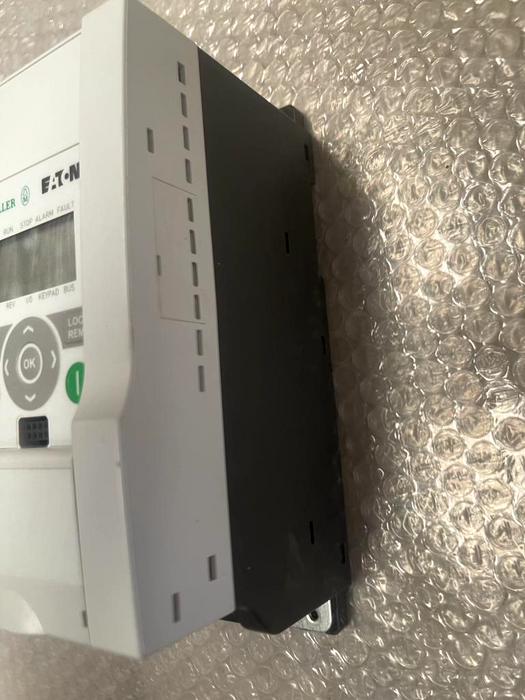EATON M-MAX Series MMX34AA4D3N0-0 VFD 1.5kW 2HP