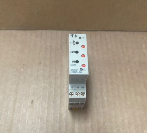 Omron – H3DS-ML AC/DC Multifunction Timer 0.1 s–120 h / 24-230 VAC 24-48 VDC