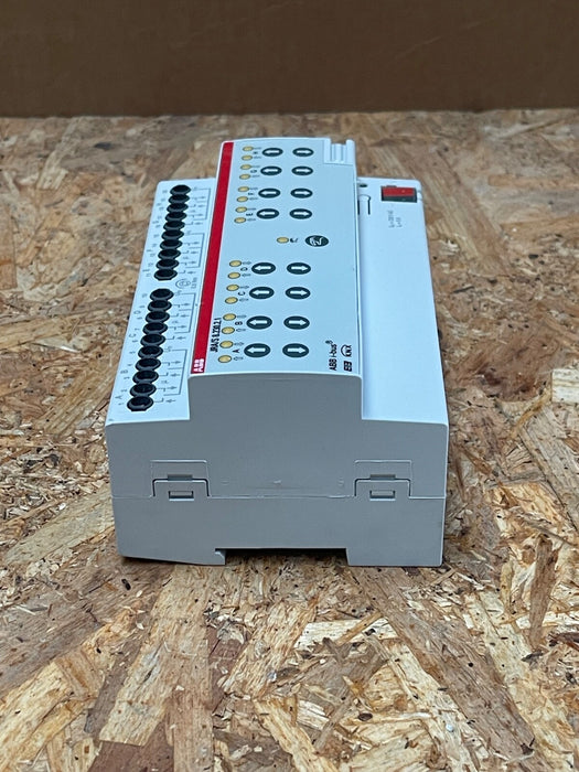 ABB – 2CDG110122R0011 (JRA/S 8.230.2.1) – Blind/Roller‐Shutter Actuator, 8‑Way