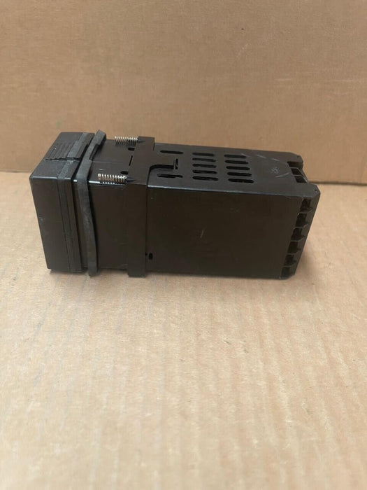 JUMO - 703011/10-001-000-000-23/000 - dTRON 16.1 Compact Microprocessor Controll