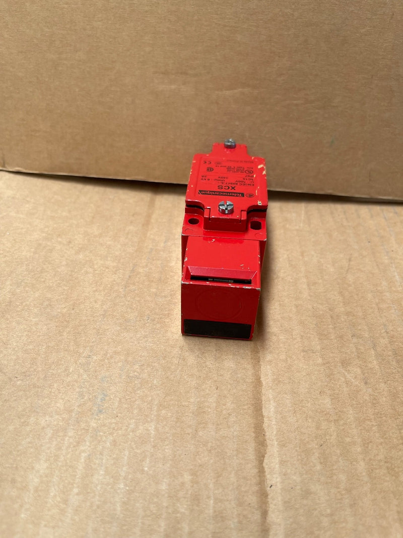 Telemecanique – XCSA802 – Safety Interlock Switch 3 NC Metal IP67