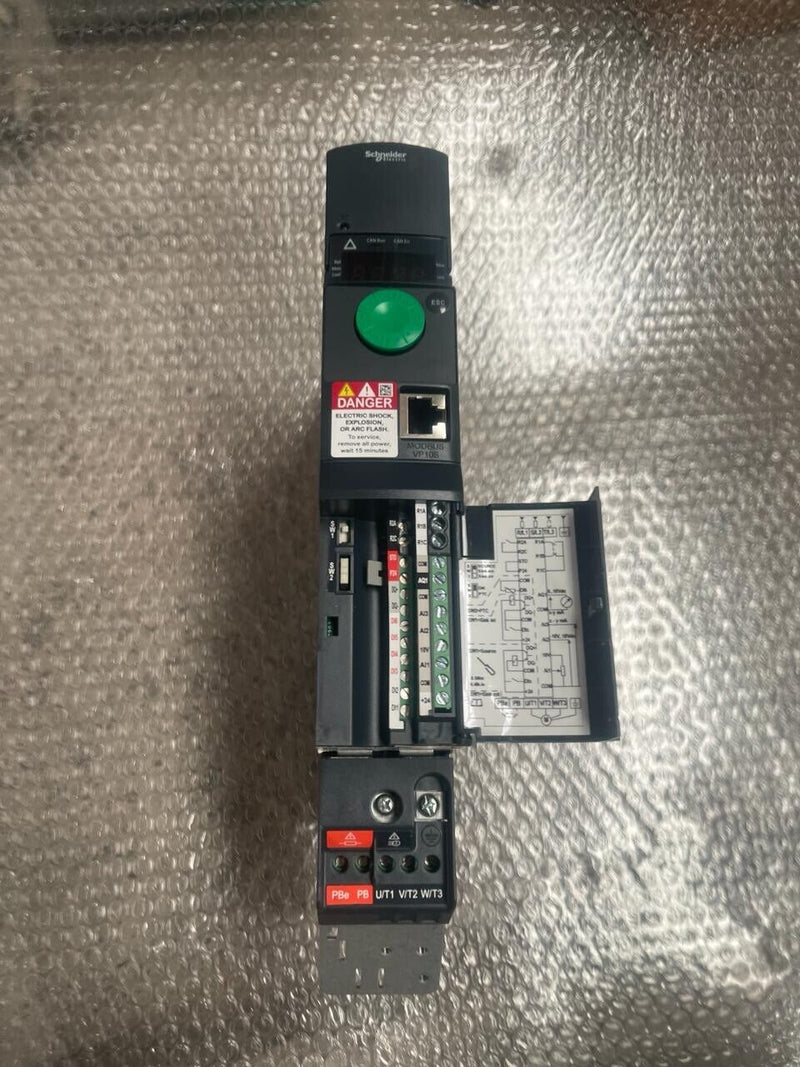 Schneider Ekectric Altivar 320 - ATV320U07N4B - 0.75kW/1HP AC Speed Drive