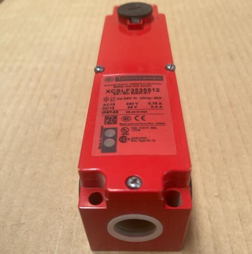 Telemecanique, XCSLF3535512, Safety interlock switch 2 NC+4 NO 24V