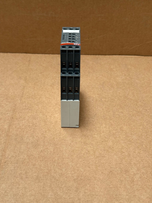 ABB – 1SVR730740R9300 – CM‑TCS.23S Temperature Monitoring Relay, 0–200 °C