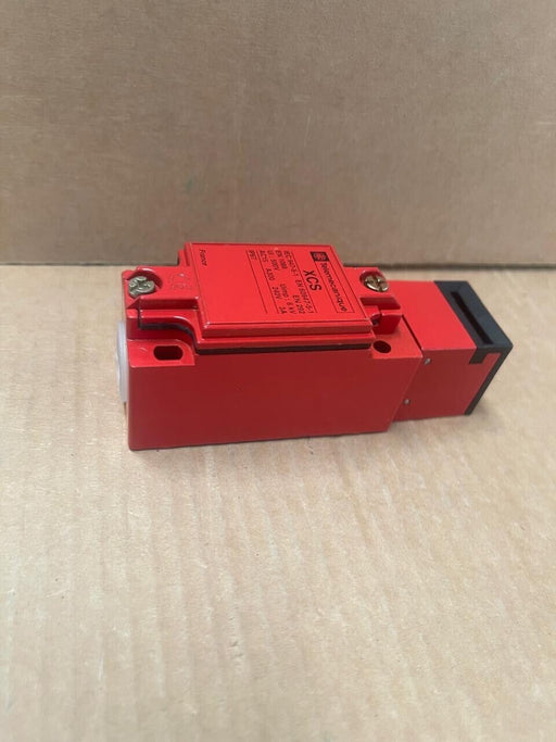 Telemecanique - XCSA701 - Metal Safety Switch, 2NC+1NO, Slow Break, Pg13.5