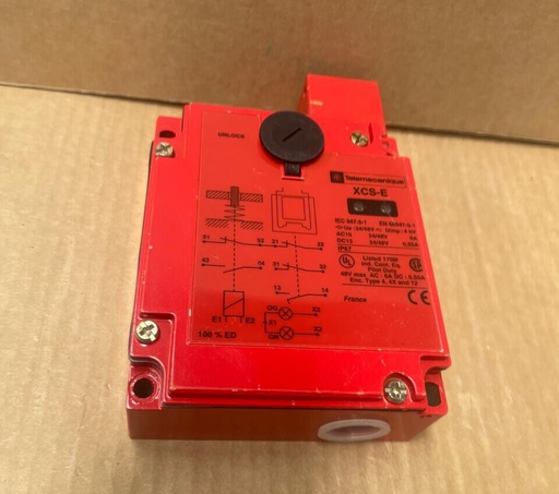 Telemecanique - XCS-E7311 - Safety Interlock Switch, 24V AC/DC, Metal Housing