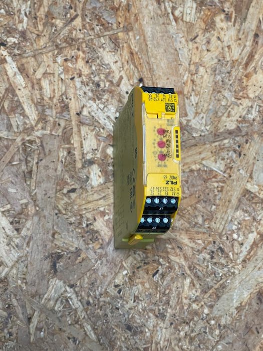 PILZ – 750135 (PNOZ s5) – DIN‑Rail Safety Relay, 48–240 V AC/DC, 2 NO + 2 NO(t)
