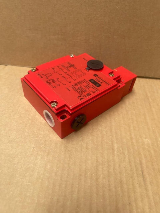 Telemecanique - XCS-E7311 - Safety Interlock Switch, 24V AC/DC, Metal Housing