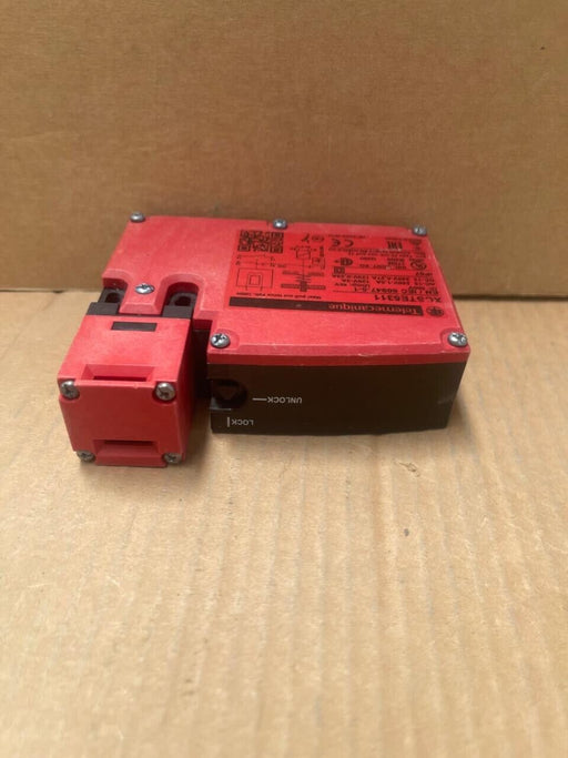 Telemecanique Sensors - XCSTE5311 - Safety Interlock Switch
