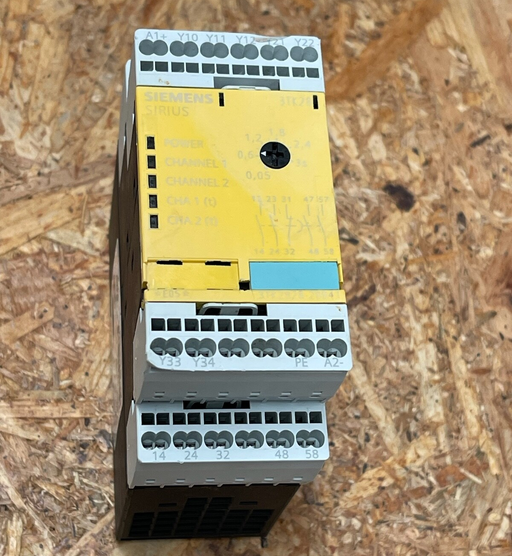 Siemens – 3TK2828-2BB41 – SIRIUS Safety Relay with Enabling Circuits (24 V DC)