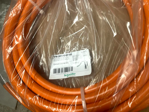 Schneider Electric VW3M5104R100 power cable between servomotor BSH and servodriv