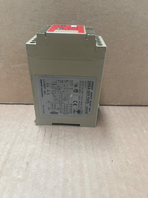 Omron – G9SA-321-T075 – Safety Relay, 3PST-NO + OFF-Delay, 24 V AC/DC, DIN Rail