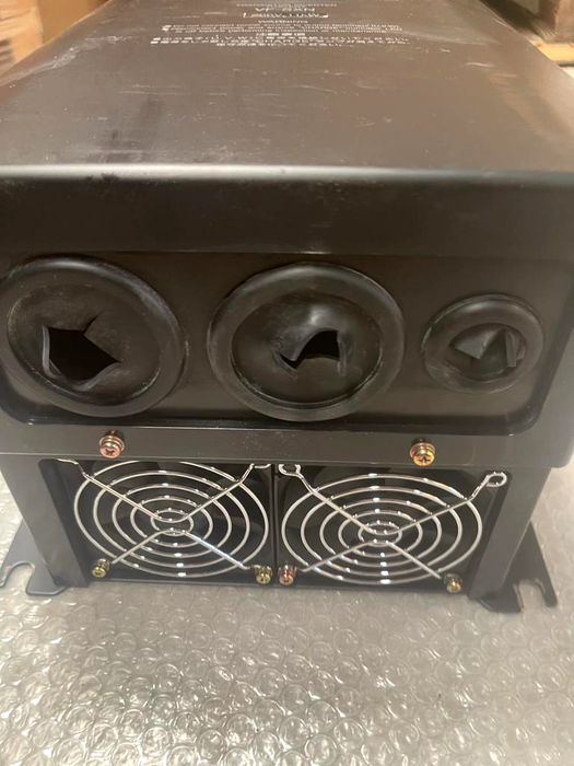 TOSHIBA Transistor Inverter Tosvert VFSXN-2110P 200V-11kW