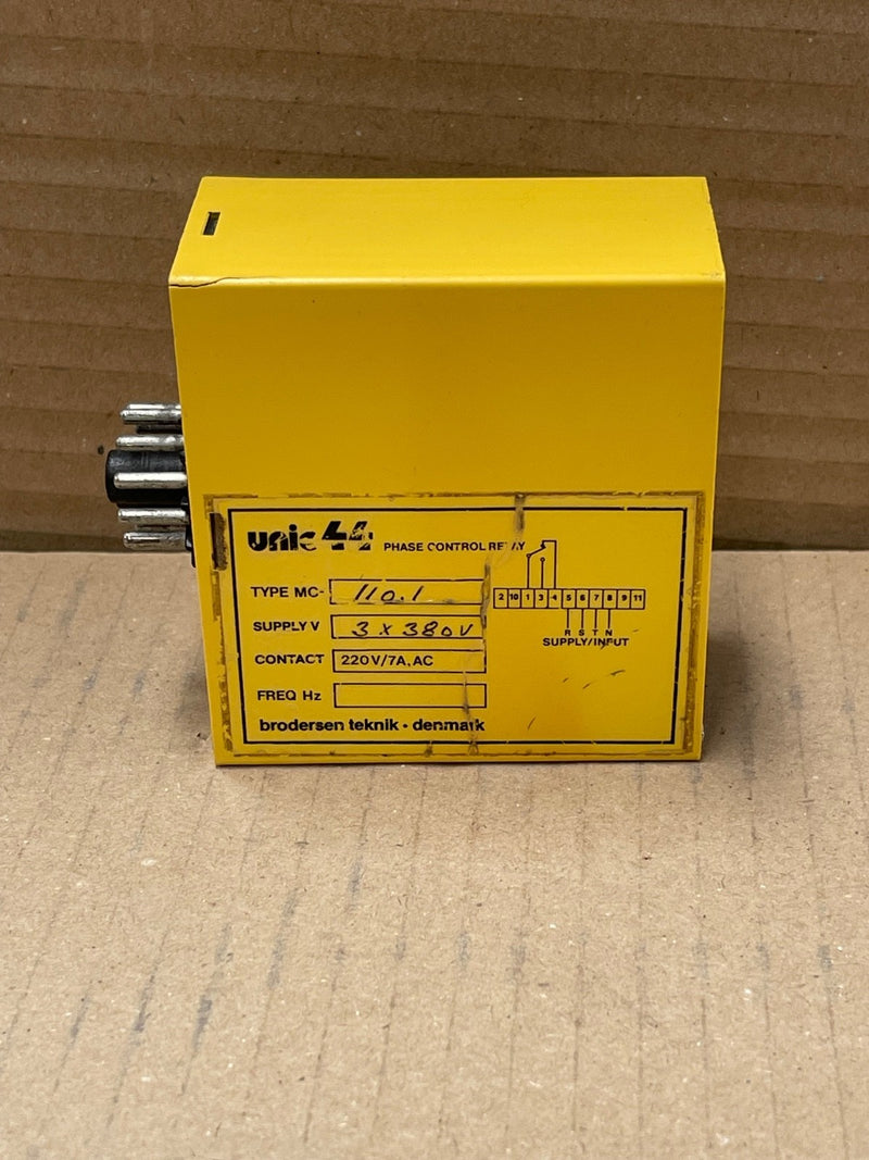 UNIC – MC‑110.1 – 3‑Phase Control Relay 3×220 V AC 7 A