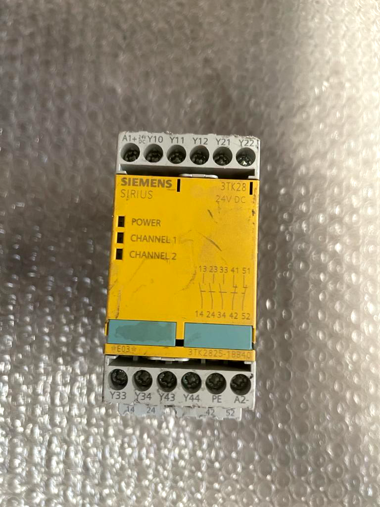 Relè Siemens 3TK2842-1BB41, 24 V, Frontale Giallo, Usato In Buone Condizioni