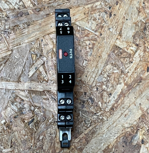Novaris – SL2‑7V5 – High‑Energy Signal‑Line Surge Protector, 7 VDC Clamp