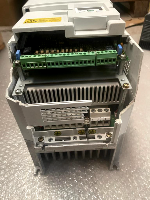 KEB KOMBIVERT F4 KEB 16.F4.C1G-3421 23KVA 380-480V
