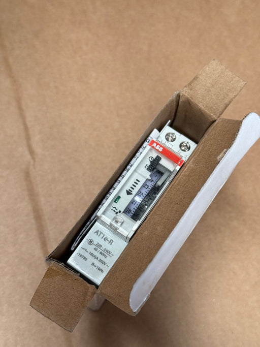 ABB – AT1e-R (2CSM231215R0601) – 24 h Electro-Mechanical DIN‑Rail Time Switch