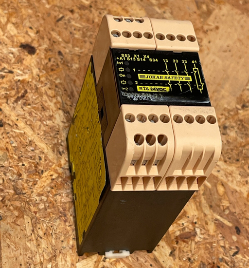 ABB - 2TLJ010026R0000 - RT6 24V DC Safety Relay, 3NO/1NC, 45 mm