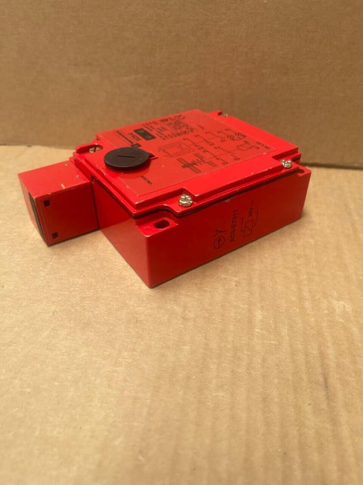 Telemecanique - XCS-E7311 - Safety Interlock Switch, 24V AC/DC, Metal Housing
