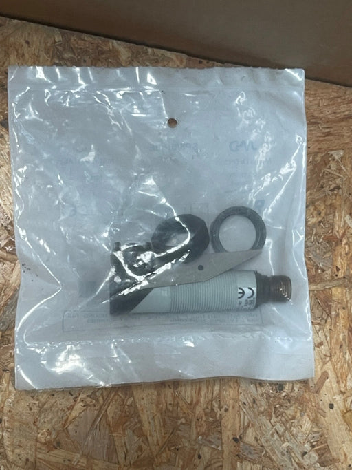 Micro Detectors – SP8/0P‑0E – M18 Tubular Diffuse Photoelectric Sensor (PNP)